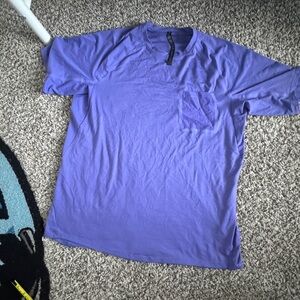 Lululemon size L Men's Purple T-Shirt hiking